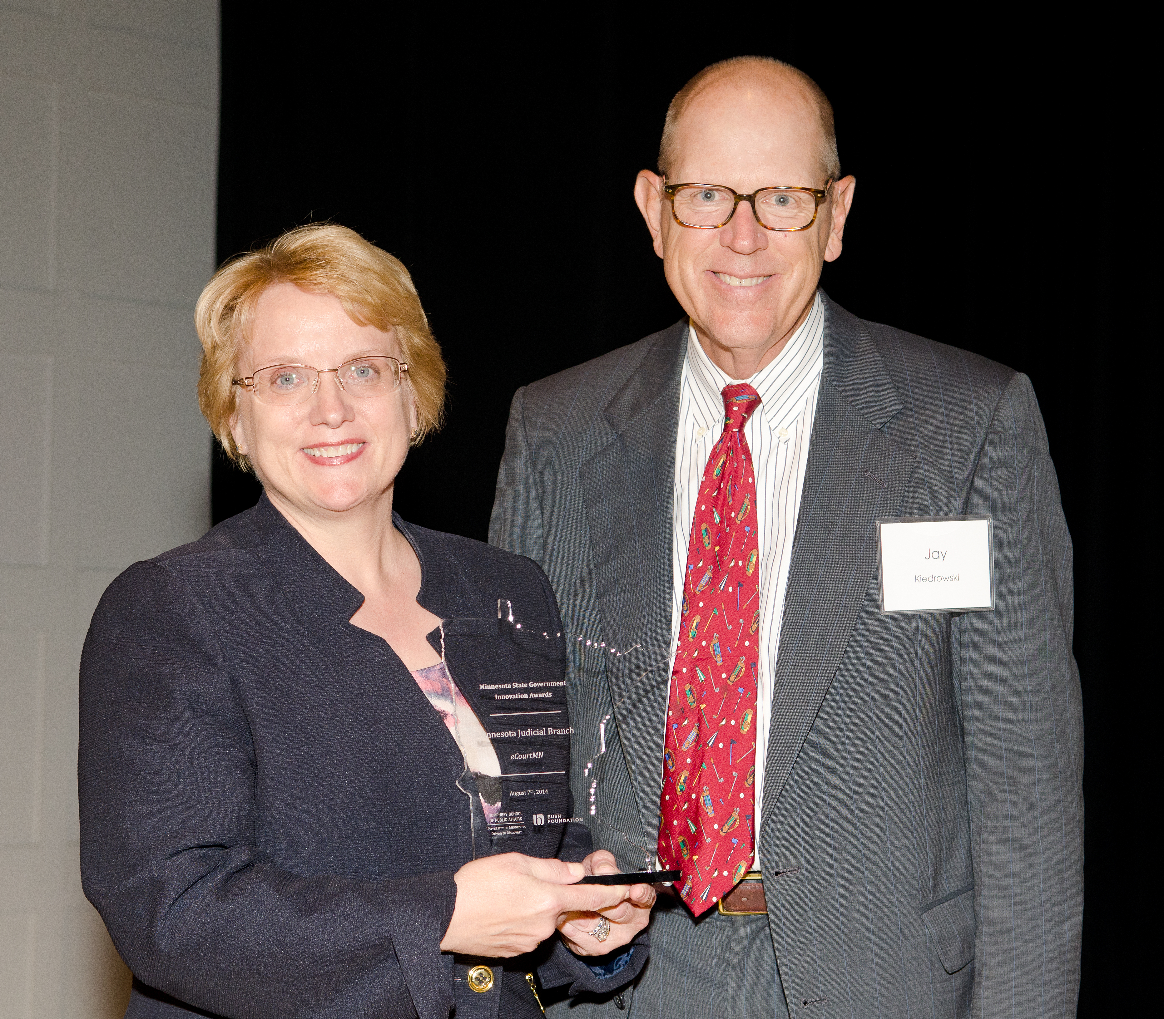 Chief Justice Gildea accepts a 2014 State Government Innovation award for the Minnesota Jusicial Branch's eCourtMN Initiative