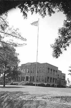 Image of the Historic Scott County Courthouse.